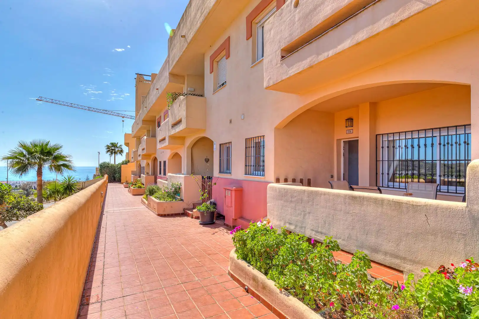 Vista exterior de Ático en venta en Mijas con Aire acondicionado, Calefacción y Jardín privado