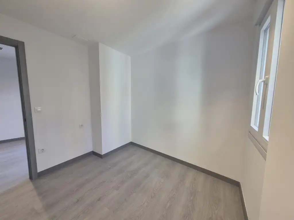 Bedroom of Flat for sale in Zaragoza  with Air Conditioner, Oven and Washing machine