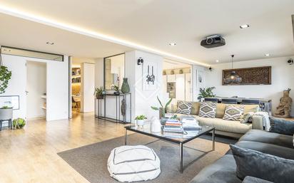 Living room of Flat for sale in  Barcelona Capital  with Air Conditioner, Heating and Parquet flooring