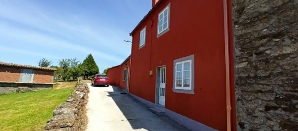 Casa amb jardí en venda a Agolada