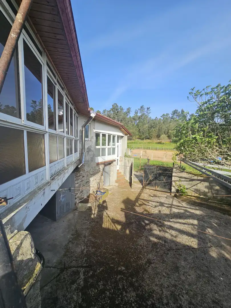 Außenansicht von Haus oder Chalet zum Verkauf in Toén mit Privatgarten, Terrasse und Balkon