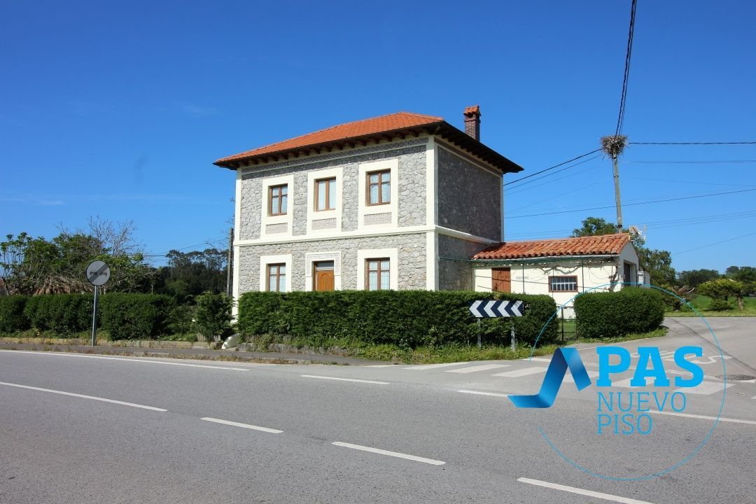 Vista exterior de Casa o xalet en venda en Marina de Cudeyo amb Jardí privat i Traster
