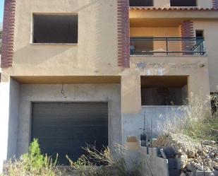 Exterior view of Single-family semi-detached for sale in La Bisbal del Penedès