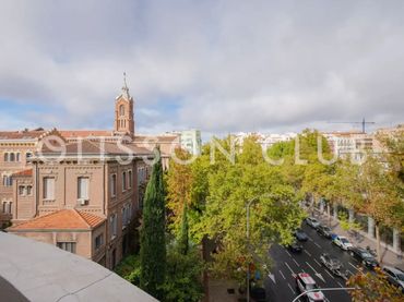Piso con ascensor en venta en Chamberí