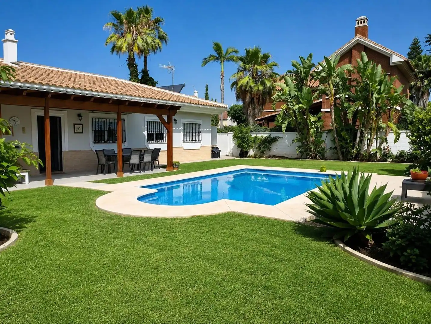 Piscina de Casa o xalet en venda en Alhaurín de la Torre amb Aire condicionat, Terrassa i Traster