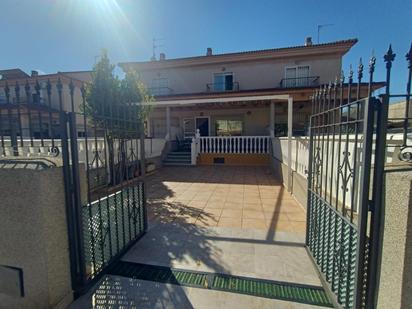 Vista exterior de Apartament en venda en Los Alcázares amb Aire condicionat, Calefacció i Jardí privat