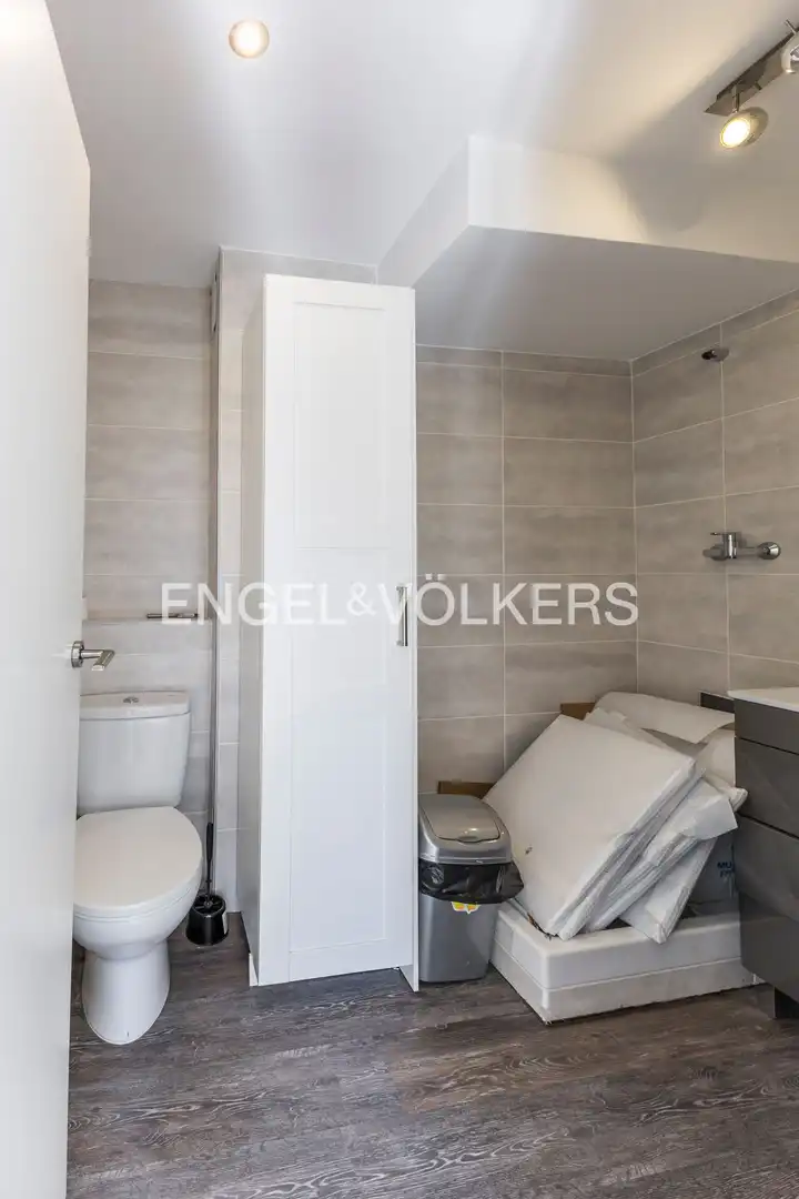 Badezimmer von Wohnung zur Miete in Madrid mit Heizung und Privatgarten