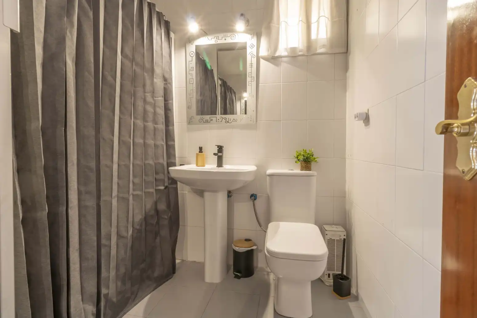 Baño de Piso en venta en Sevilla con Aire acondicionado y Terraza