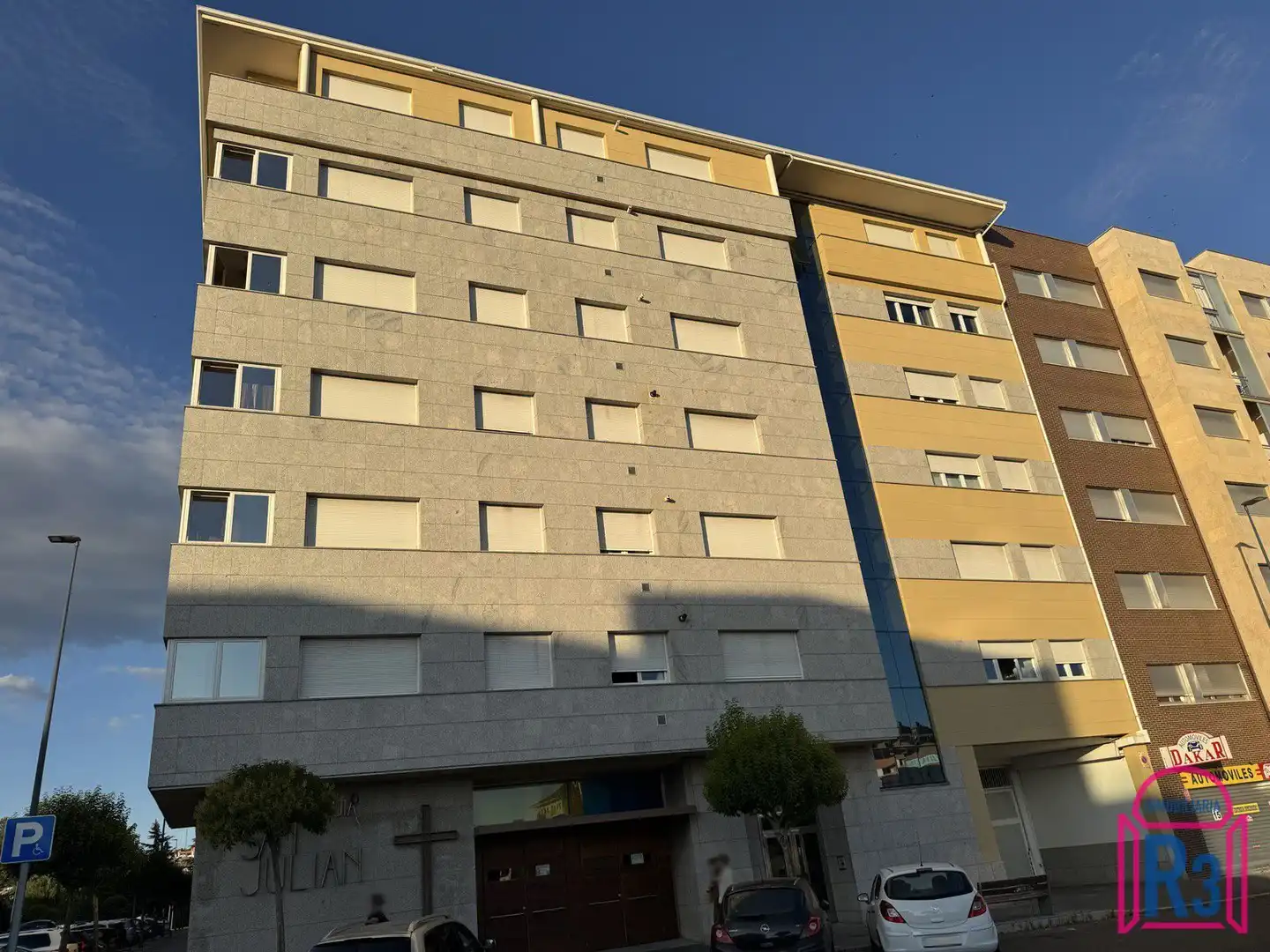 Vista exterior de Pis en venda en León Capital  amb Calefacció, Terrassa i Traster