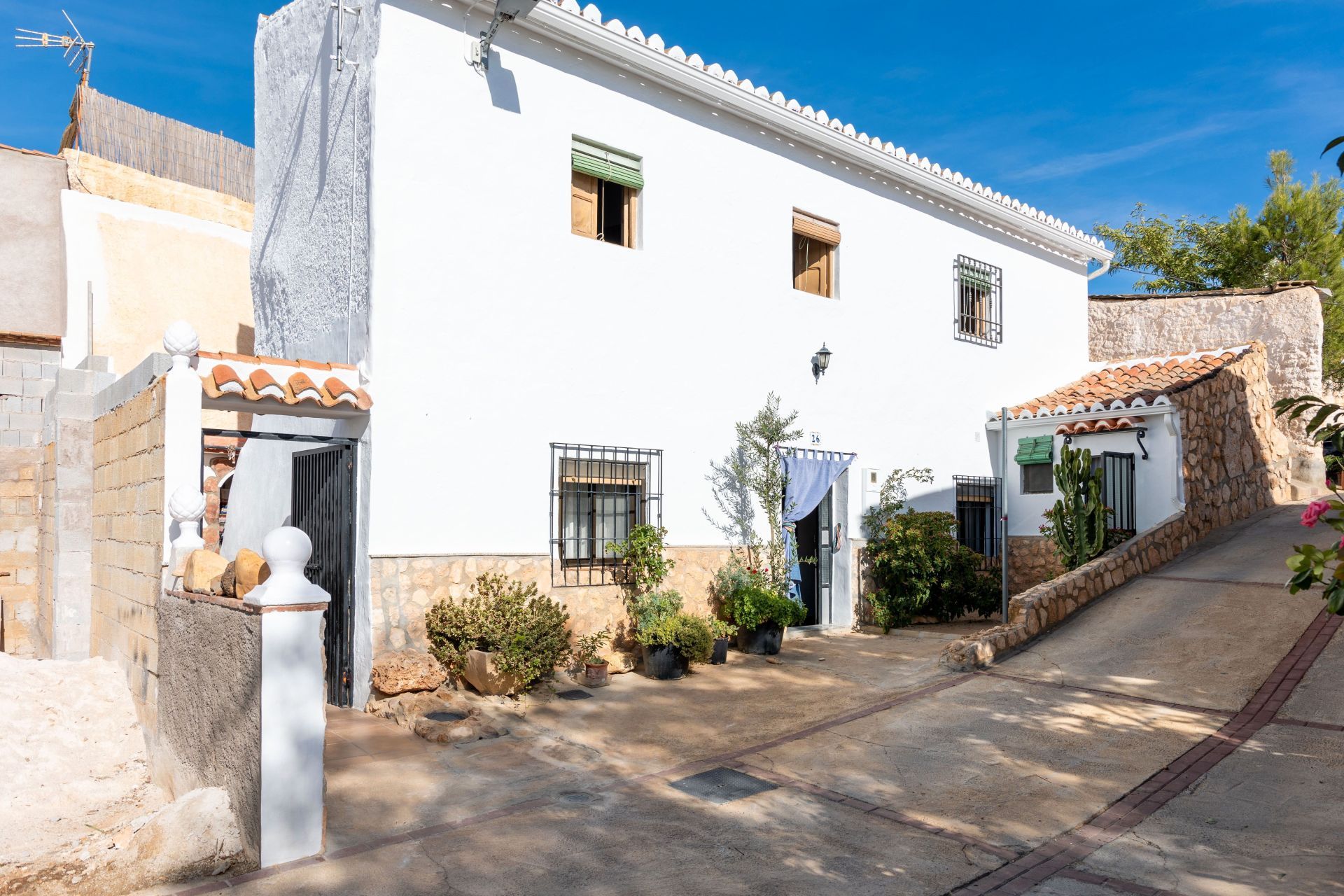 Exterior view of House or chalet for sale in Valle del Zalabí  with Private garden and Furnished