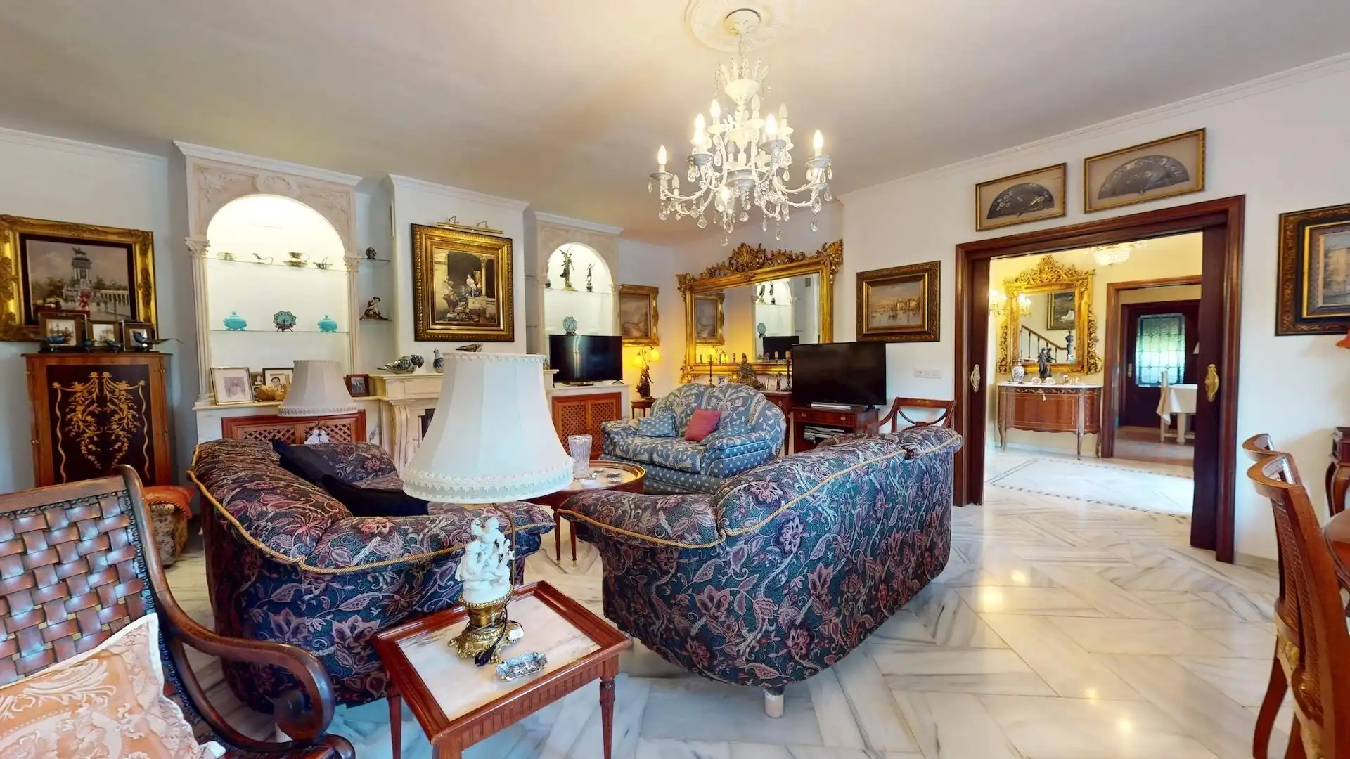 Sala d'estar de Casa o xalet en venda en Córdoba amb Aire condicionat, Calefacció i Jardí privat