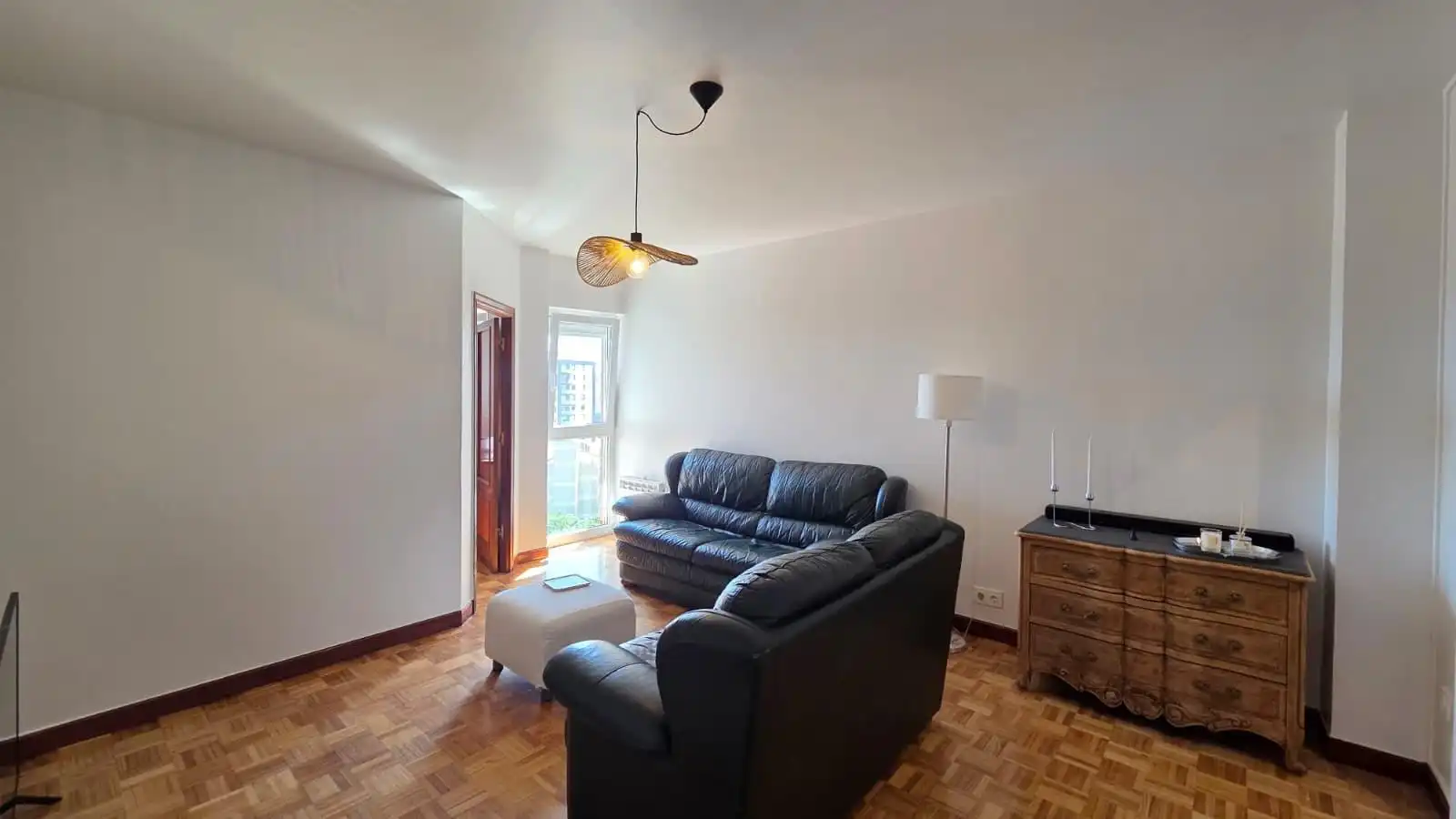 Wohnzimmer von Wohnung zur Miete in Santander mit Heizung, Parkett und Terrasse