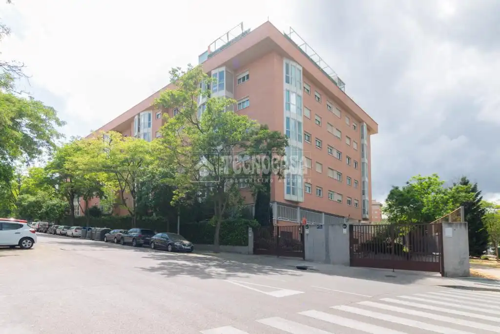 Flat for sale in Rejas