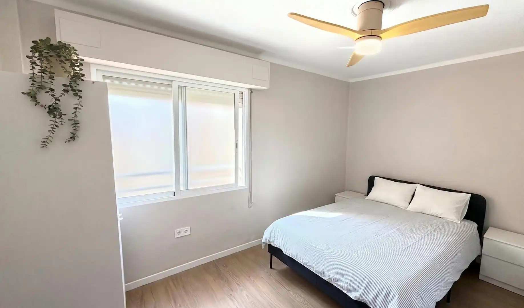 Bedroom of Flat for rent in Valencia  with Air Conditioner, Heating and Furnished