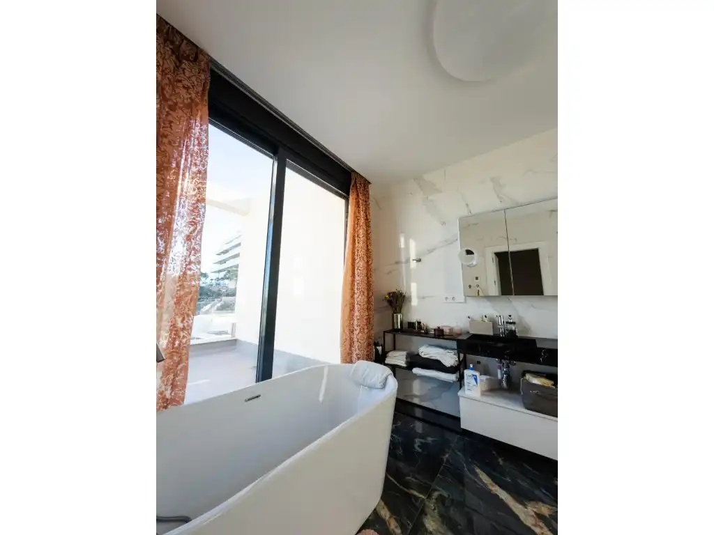 House with pool for sale in Avenida de las Colinas, imagen 18