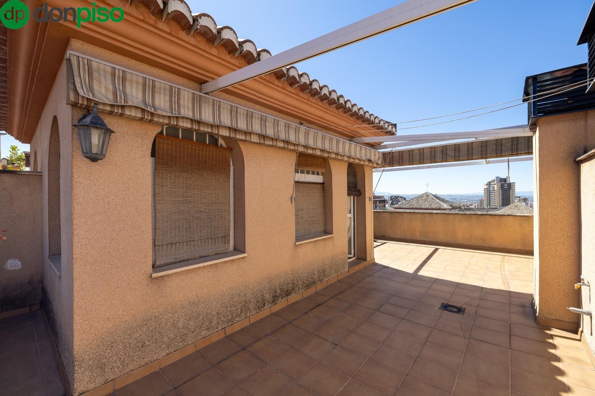 Terrassa de Casa adosada en venda en  Granada Capital amb Calefacció, Terrassa i Balcó