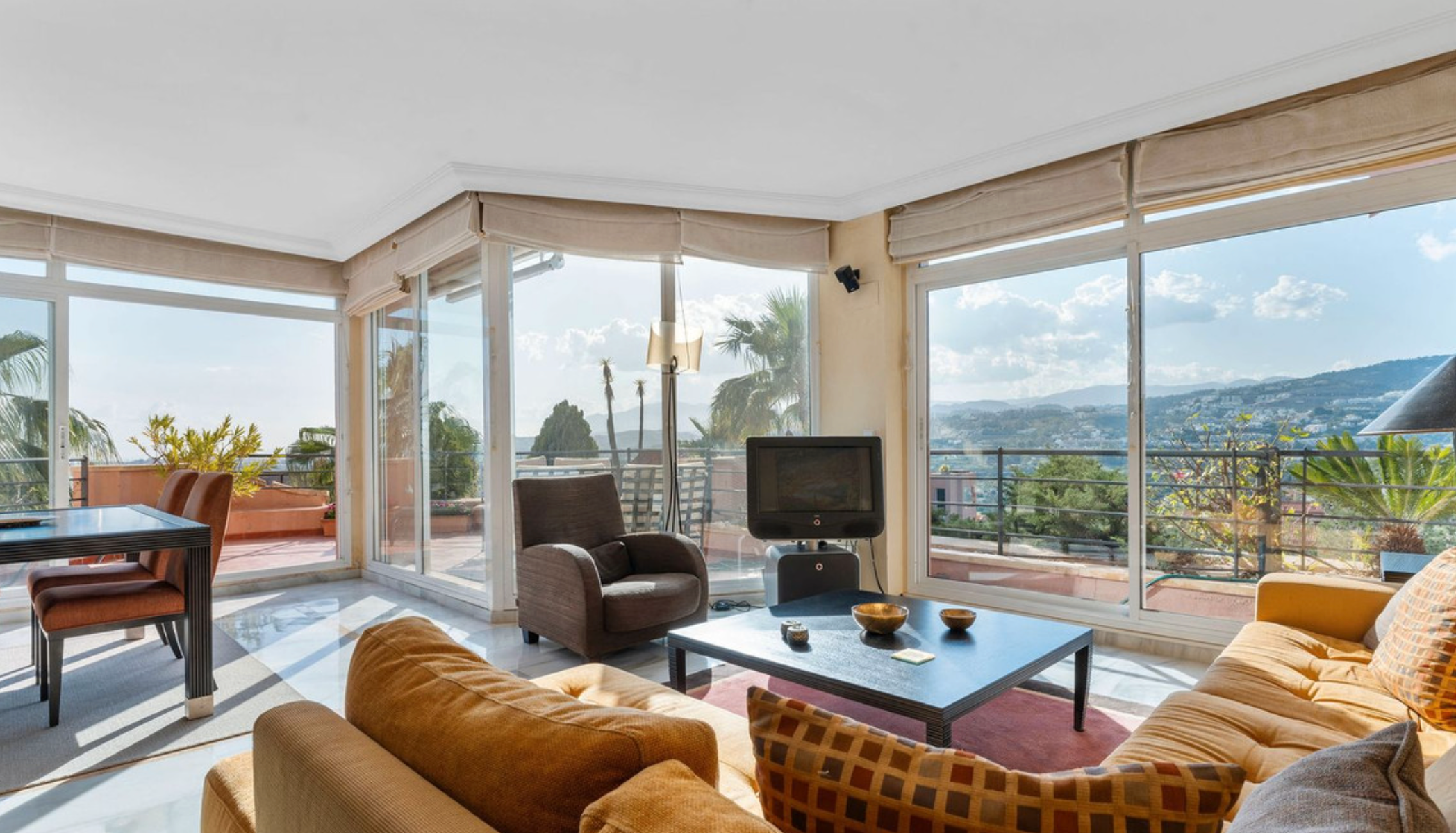 Living room of Apartment for sale in Marbella  with Air Conditioner, Heating and Terrace