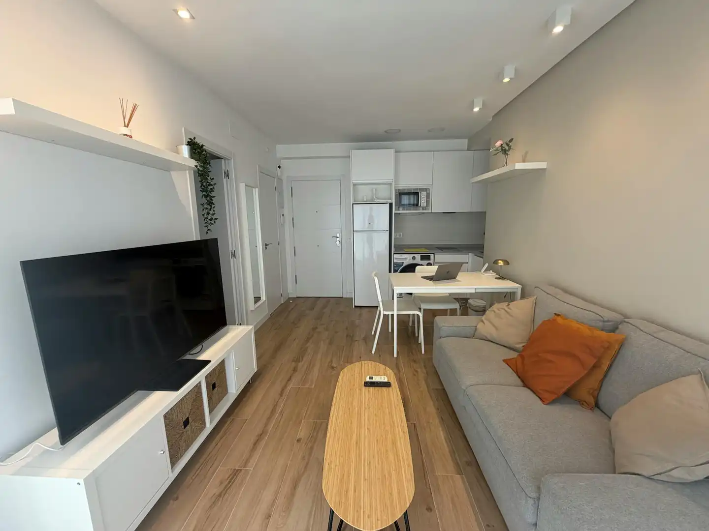 Living room of Flat for rent in Madrid  with Air Conditioner, Heating and Furnished