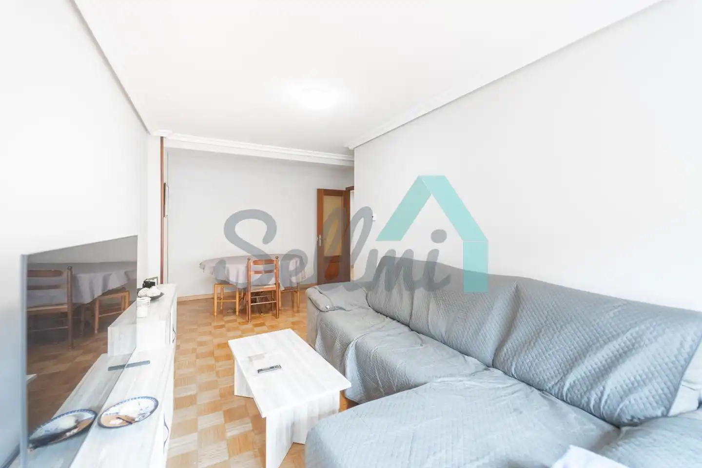 Sala de estar de Piso en venta en Oviedo  con Calefacción, Parquet y Trastero