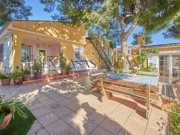 Villa mit Pool zum Verkauf in Partidas de Alicante