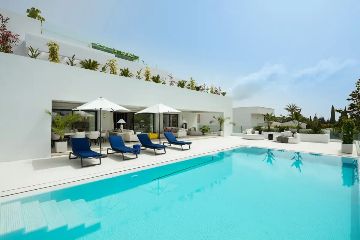 Casa con piscina en venta en Nueva Andalucía