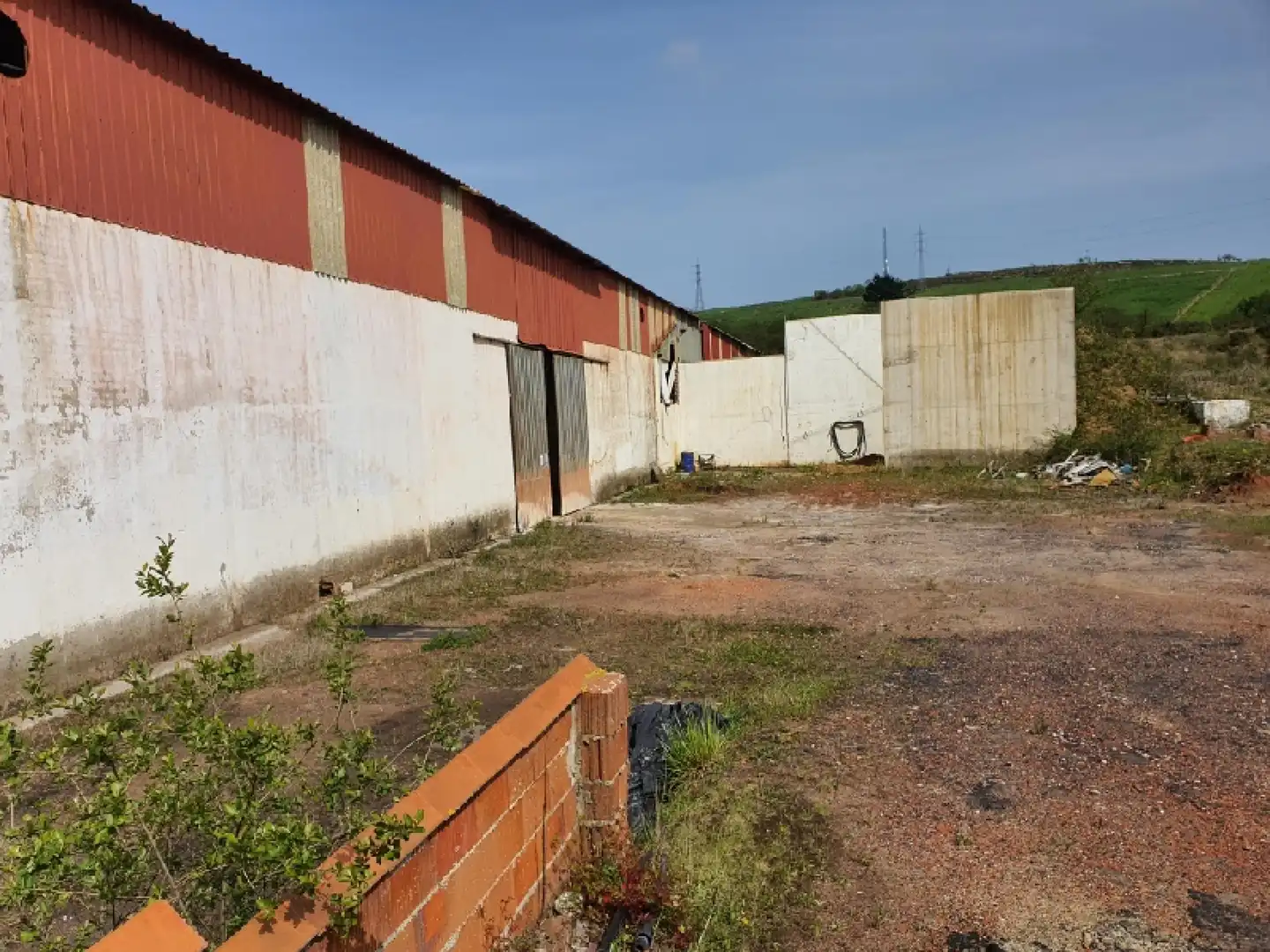 Industrial buildings for sale in Salas