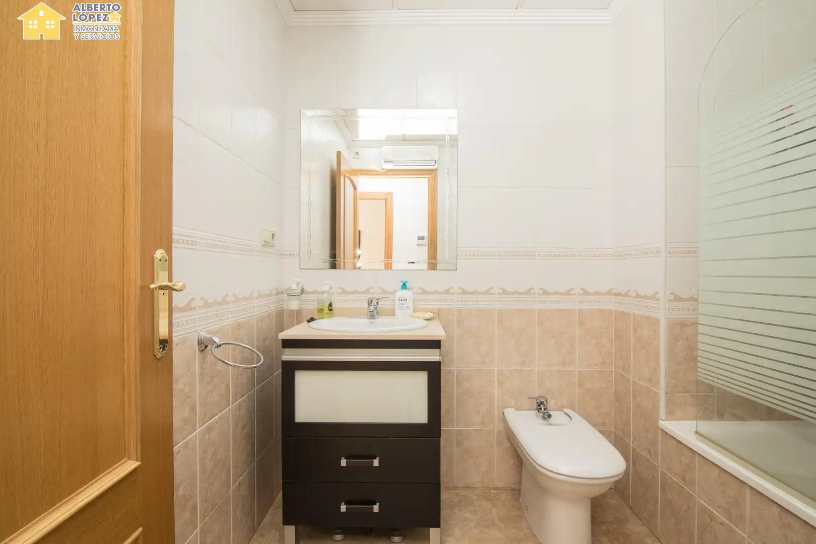 Baño de Casa adosada en venta en Elche / Elx con Aire acondicionado, Calefacción y Balcón
