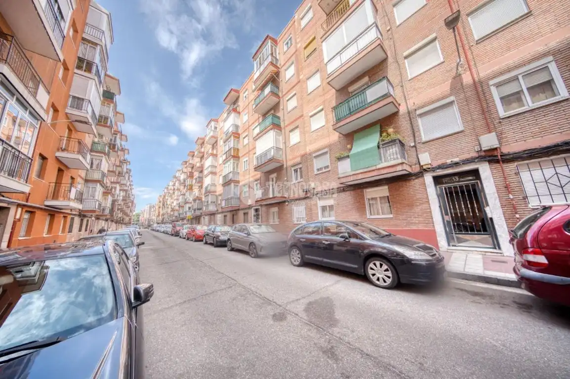 Vista exterior de Piso en venta en Valladolid con Balcón