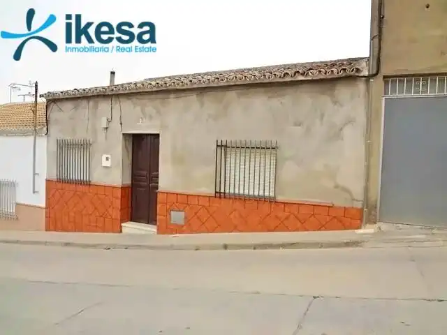 Casa adosada en venda a Paterna del Campo