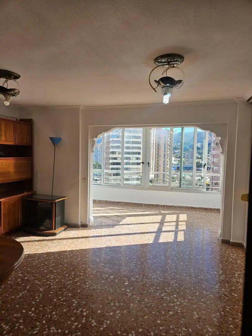 Sala de estar de Piso en venta en Benidorm con Terraza y Piscina comunitaria