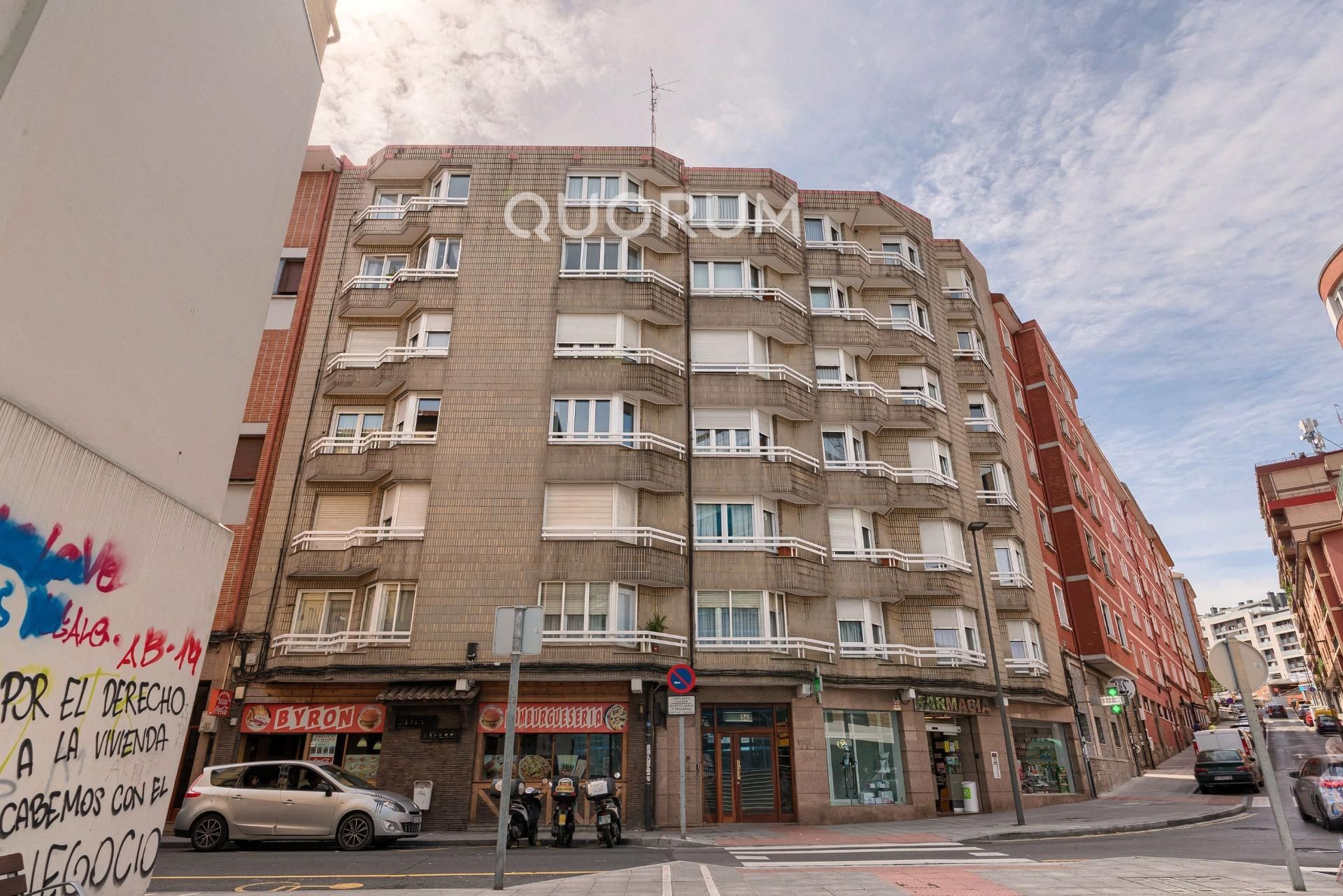 Vista exterior de Pis en venda en Basauri  amb Calefacció