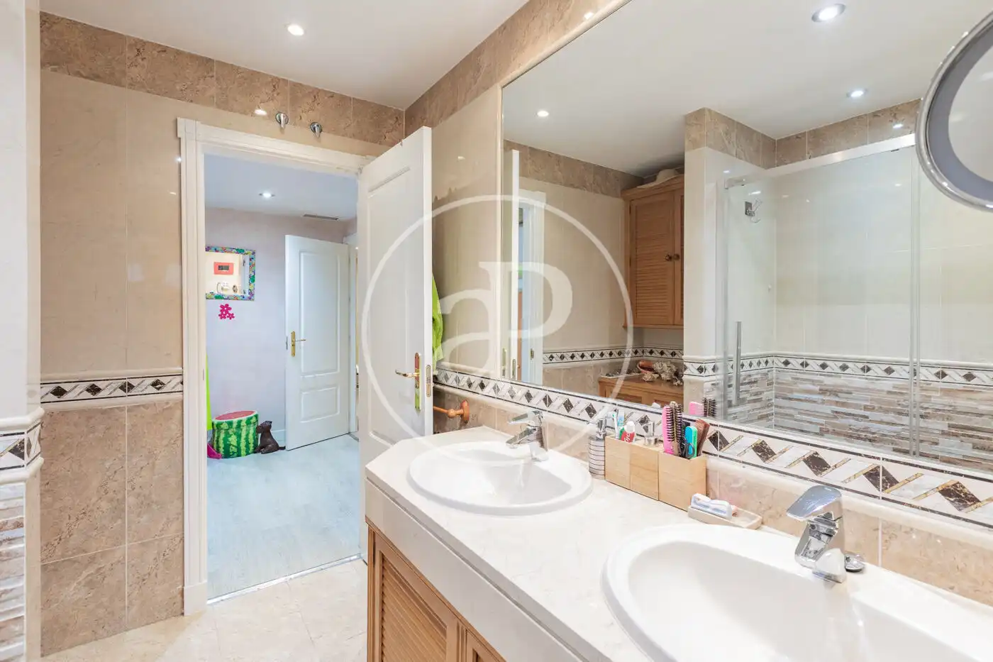 Baño de Casa adosada en venta en San Sebastián de los Reyes con Aire acondicionado, Calefacción y Jardín privado