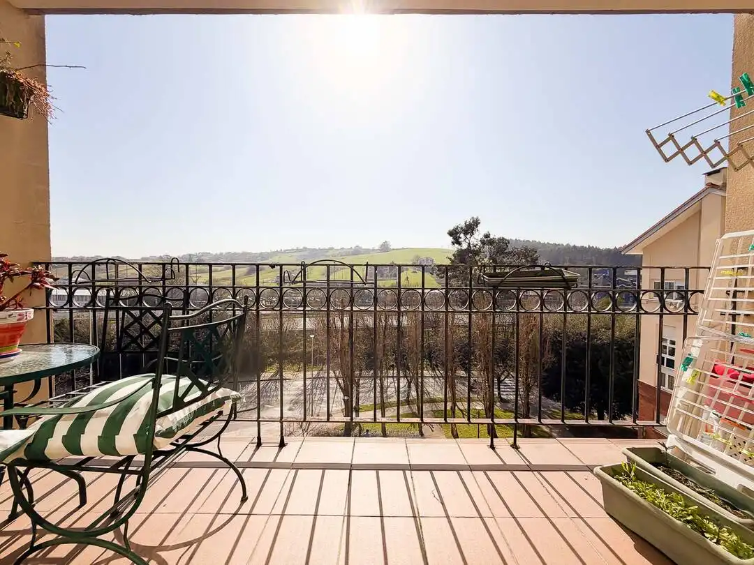 Terraza de Piso en venta en Santa Cruz de Bezana con Calefacción, Terraza y Trastero