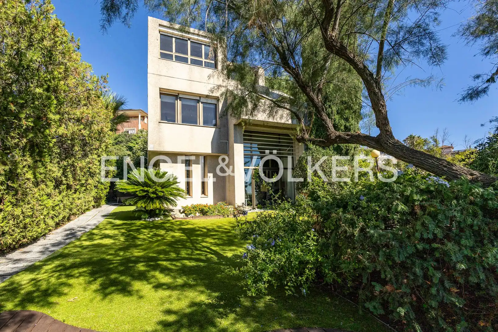 Casa con balcón en venta en La Miranda, imagen 2
