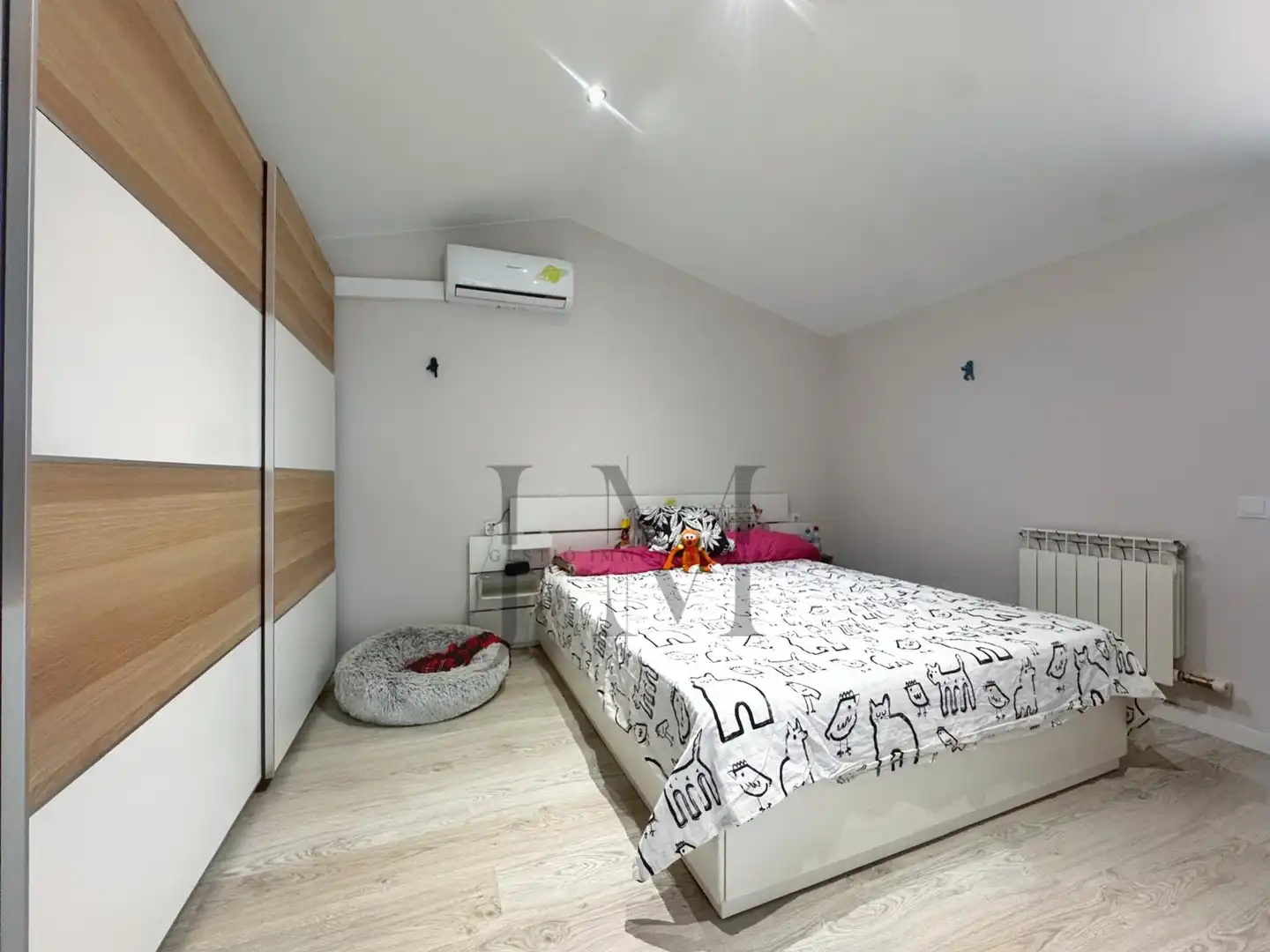 Bedroom of Duplexes for sale in Terrassa  with Air Conditioner, Heating and Parquet flooring