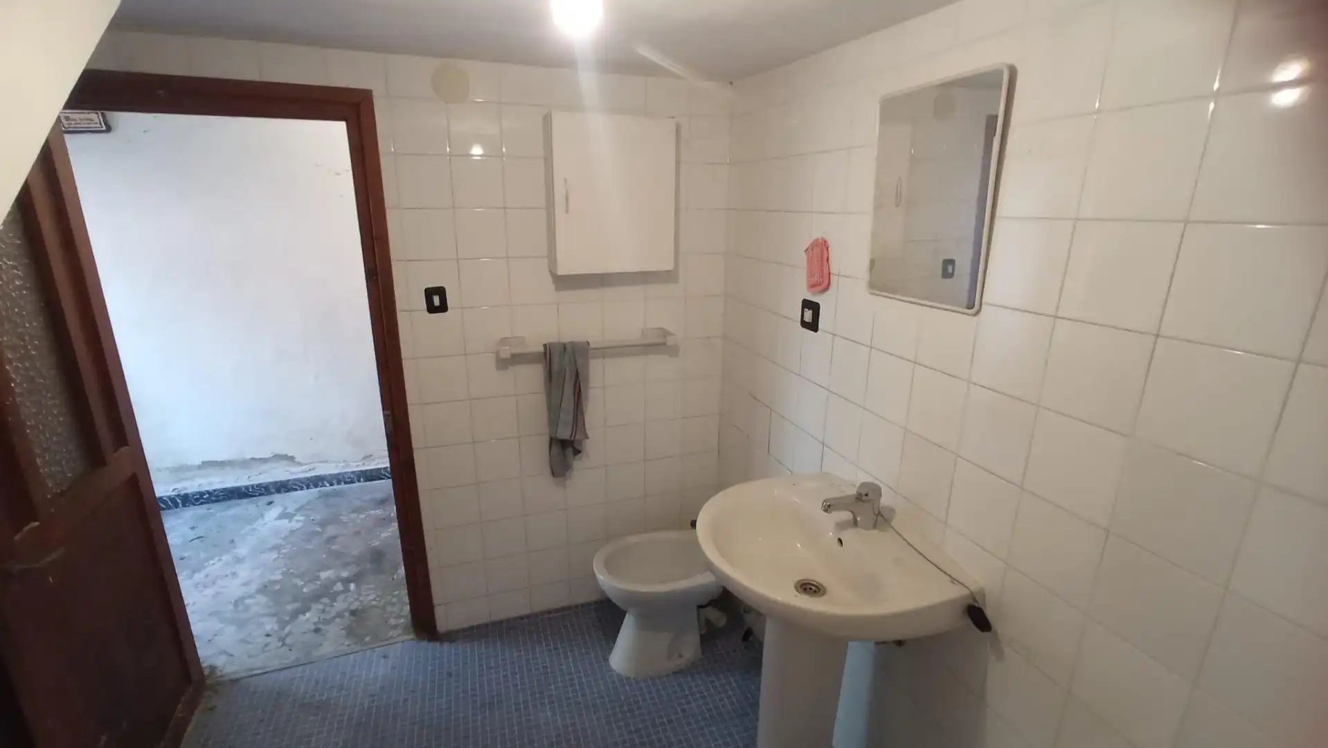Baño de Finca rústica en venta en Sariego con Jardín privado y Amueblado