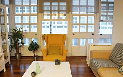 Sala d'estar de Apartament de lloguer en A Coruña Capital  amb Calefacció, Parquet i Moblat