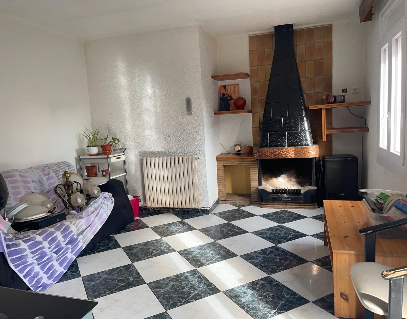 Sala d'estar de Casa o xalet en venda en Olot amb Calefacció, Terrassa i Balcó
