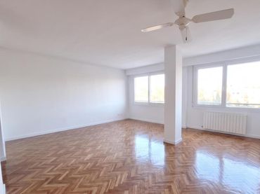 Flat with pool for sale in De Las Petunias