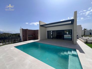 Villa con piscina in vendita a FLORENCIA Y ROMA