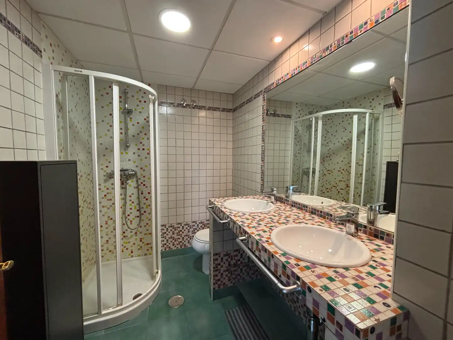 Bathroom of Flat for rent in Granada  with Air Conditioner, Heating and Washing machine