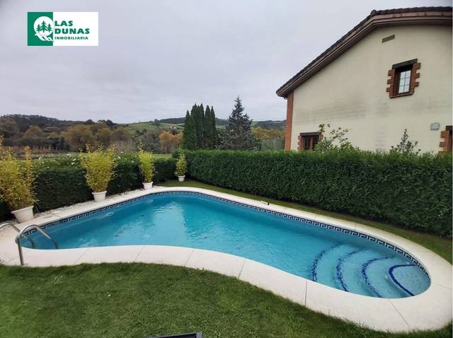 Casa-chalet en Venta en Oruña