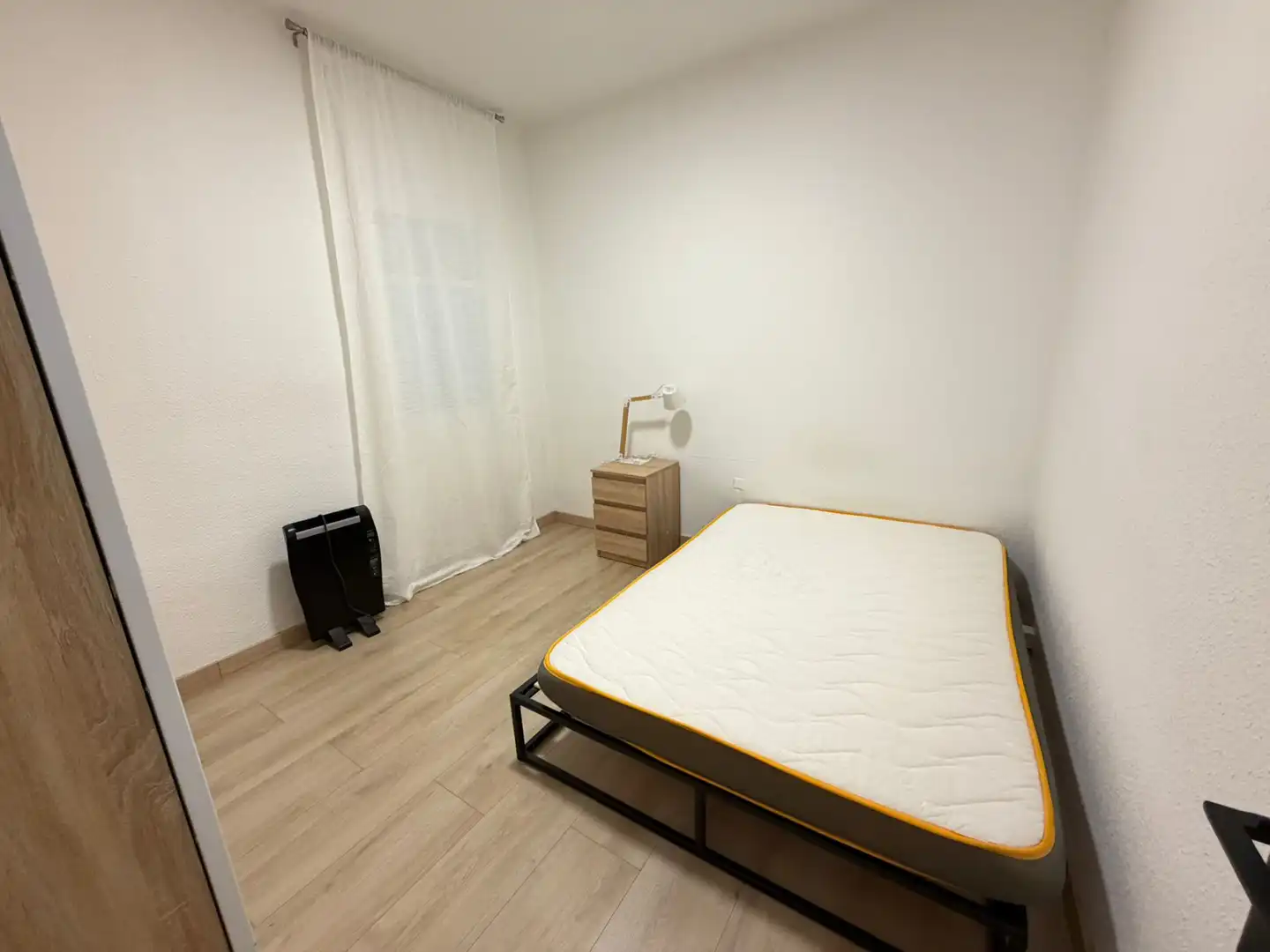 Habitación de Piso de alquiler en Lleida con Aire acondicionado, Calefacción y Parquet