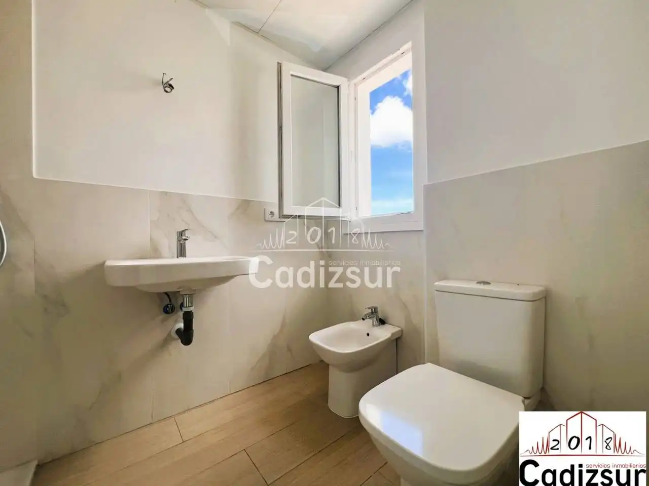 Baño de Casa adosada en venta en Puerto Real con Aire acondicionado, Calefacción y Jardín privado