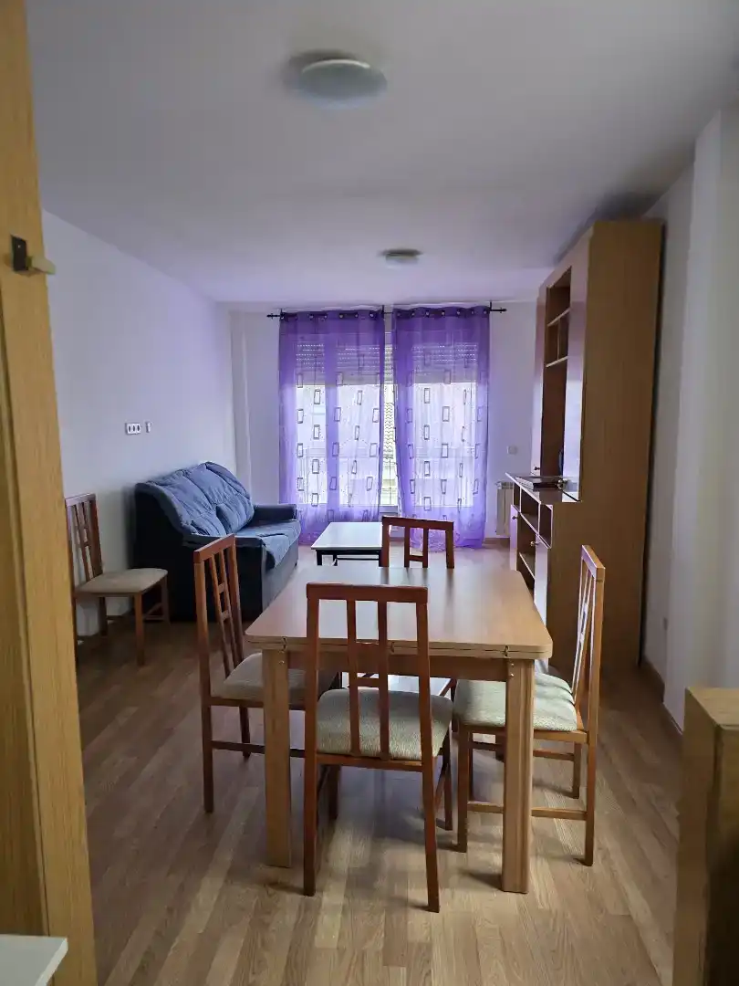 Sala de estar de Piso en venta en Las Navas del Marqués  con Parquet, Amueblado y Horno