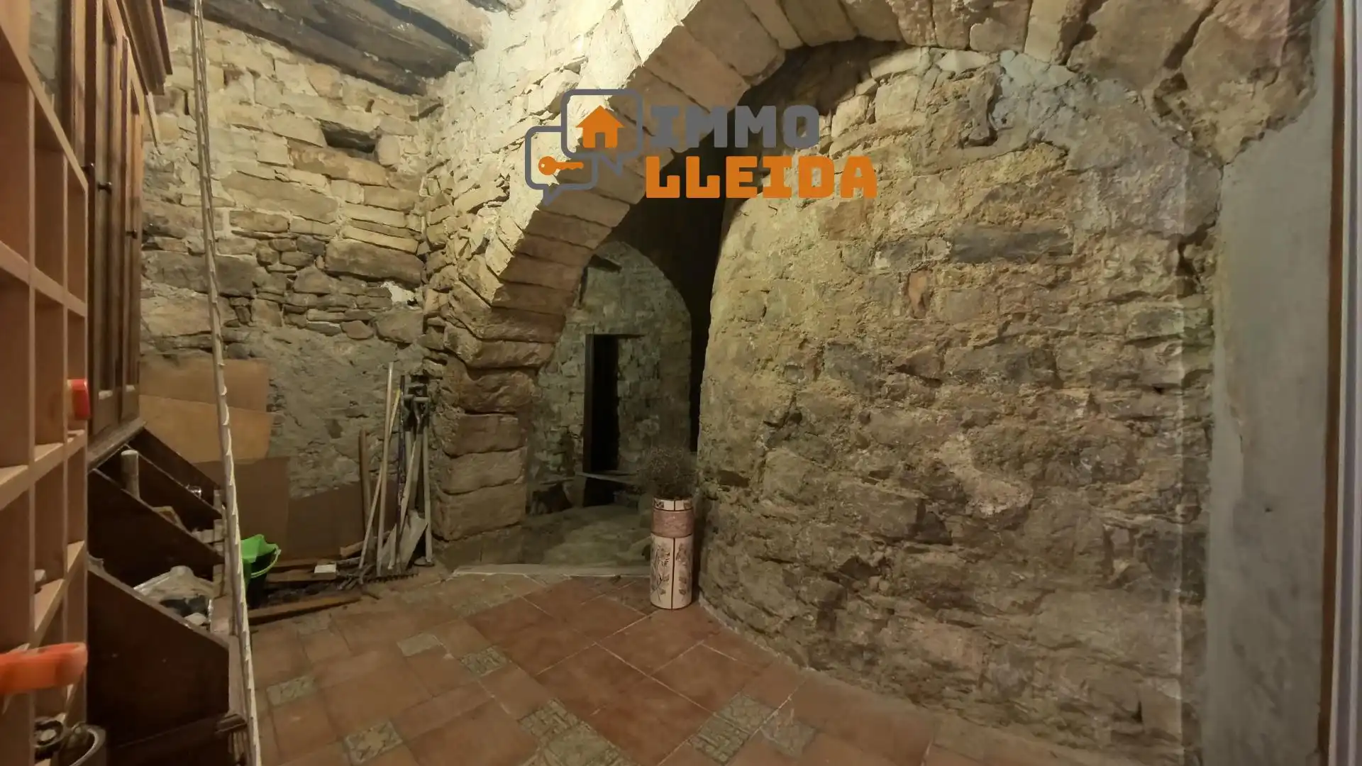 Casa adosada en venda en Montoliu de Segarra amb Moblat
