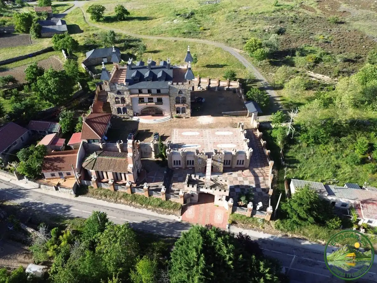 Vista exterior de Casa o xalet en venda en Quintana del Castillo amb Calefacció, Jardí privat i Terrassa