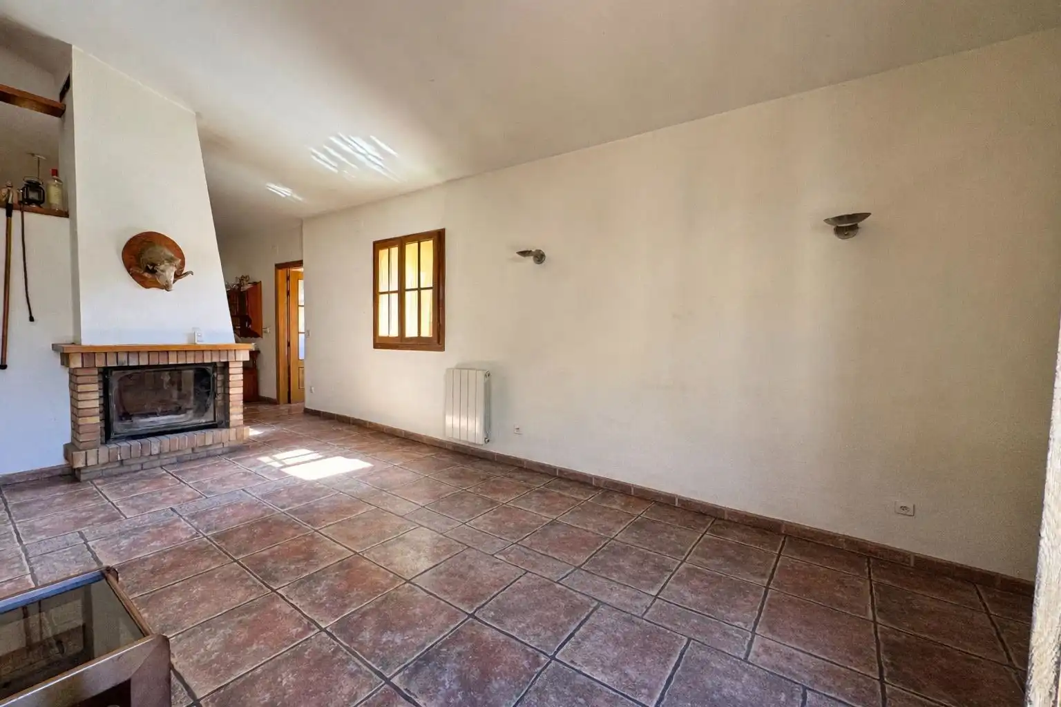 Sala d'estar de Finca rústica en venda en Vilabertran amb Terrassa i Moblat