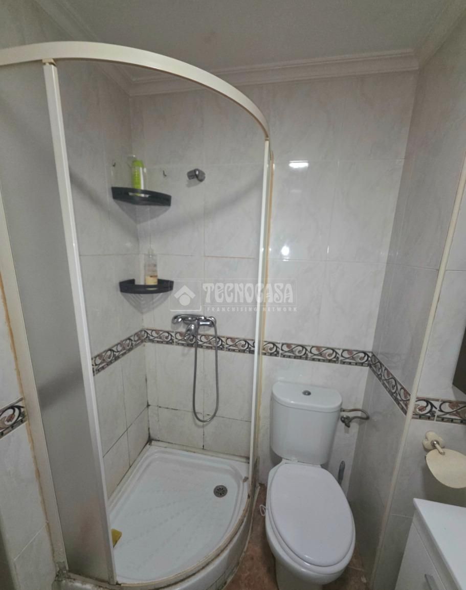 Bathroom of Flat for sale in  Almería Capital  with Furnished