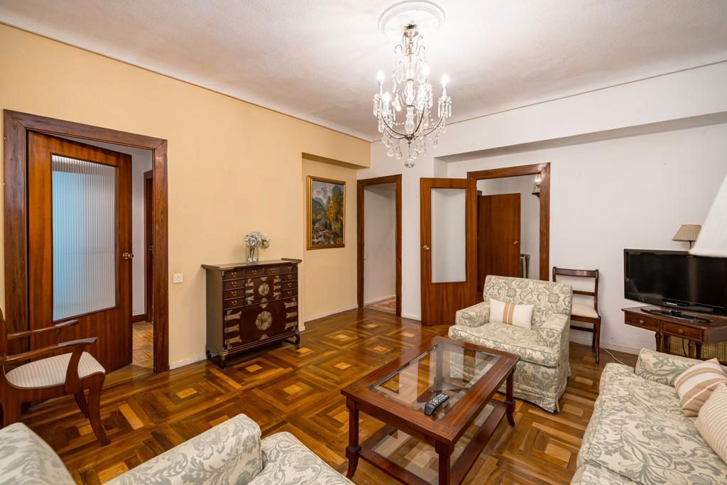 Sala d'estar de Pis en venda en  Madrid Capital amb Calefacció i Terrassa